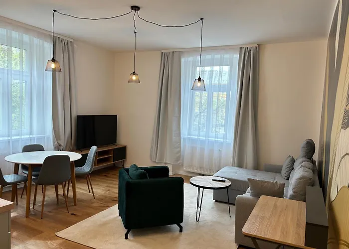 Altbauwohnung Mit Charme - Selbst Check In - Queensize Bett