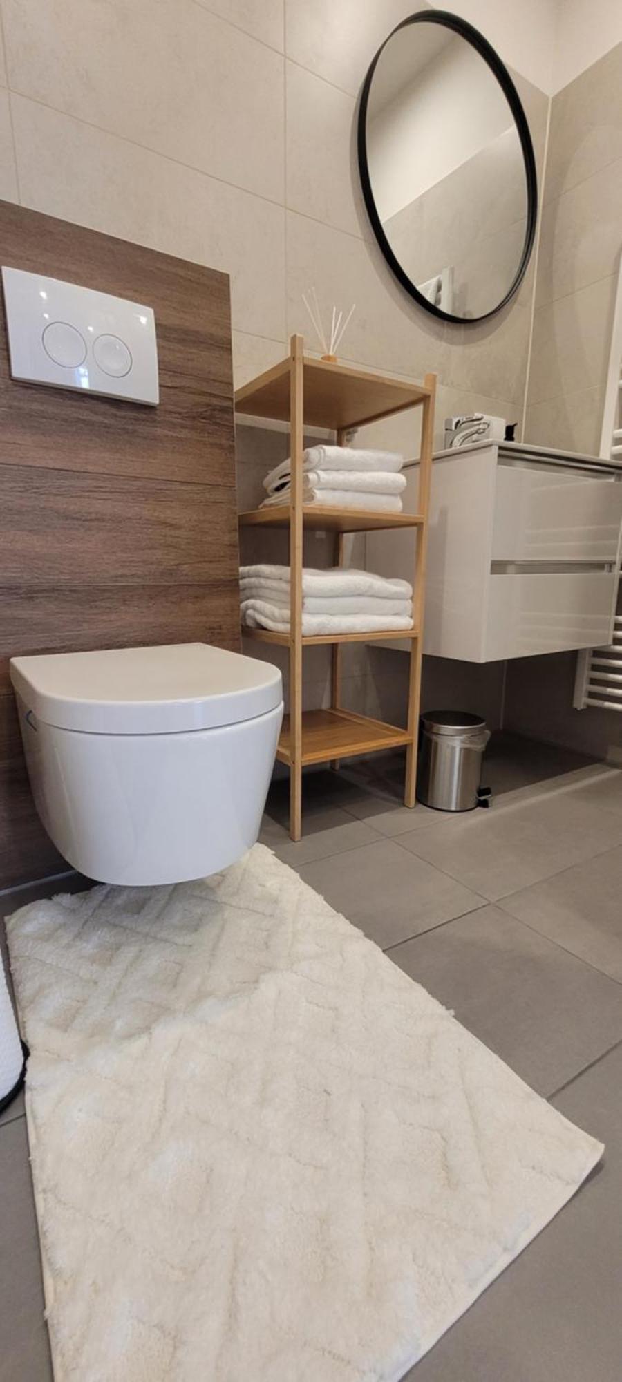 Apartment Altbauwohnung Mit Charme - Selbst Check In - Queensize Bett *