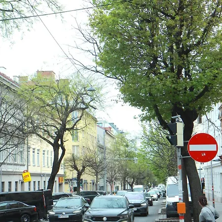 Altbauwohnung Mit Charme - Selbst Check In - Queensize Bett Viena Exterior foto