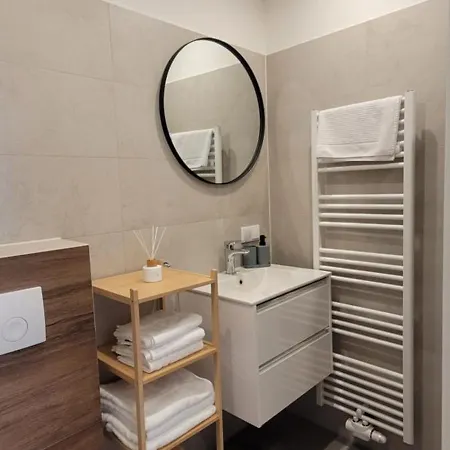 Altbauwohnung Mit Charme - Selbst Check In - Queensize Bett Viena Exterior foto